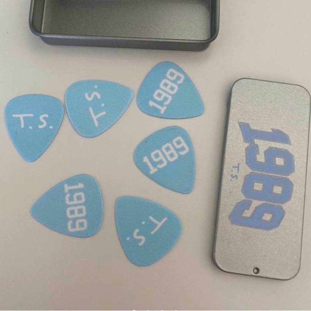 Taylor Swift 1989 TV Guitar Pics